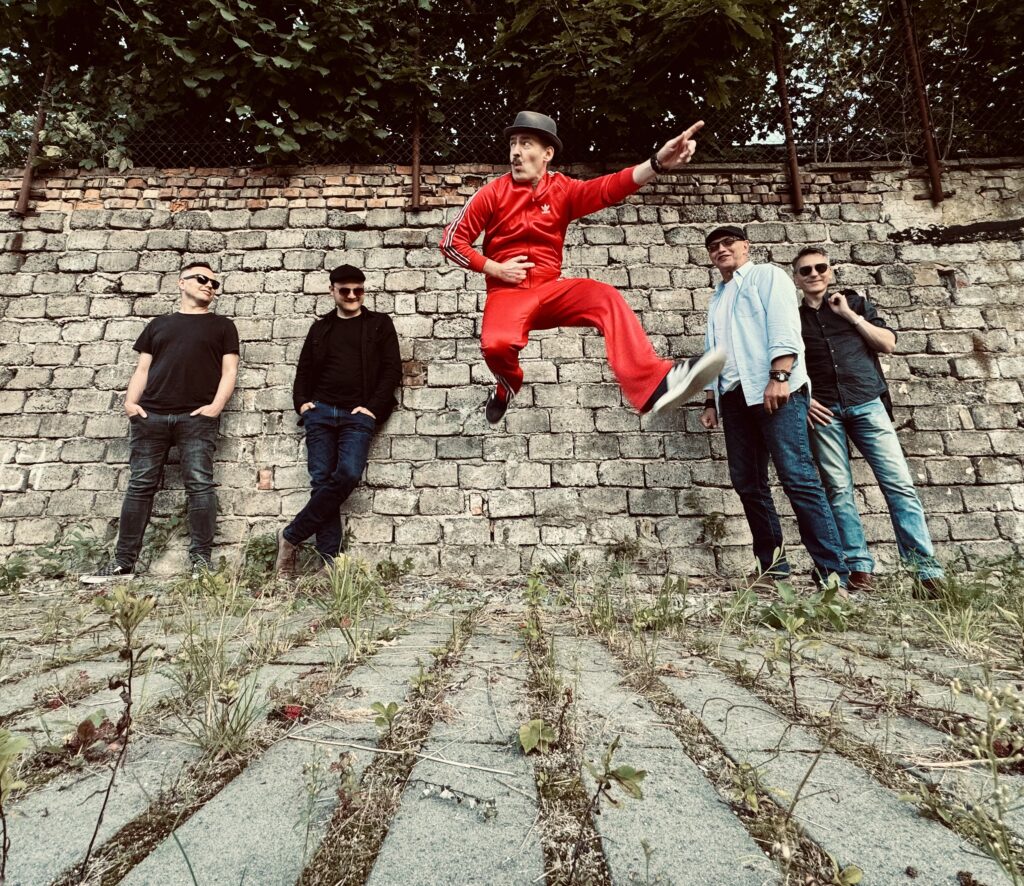 Zespół Cotton Wing – pełny skład zespołu rhythm & bluesowego z Trójmiasta.